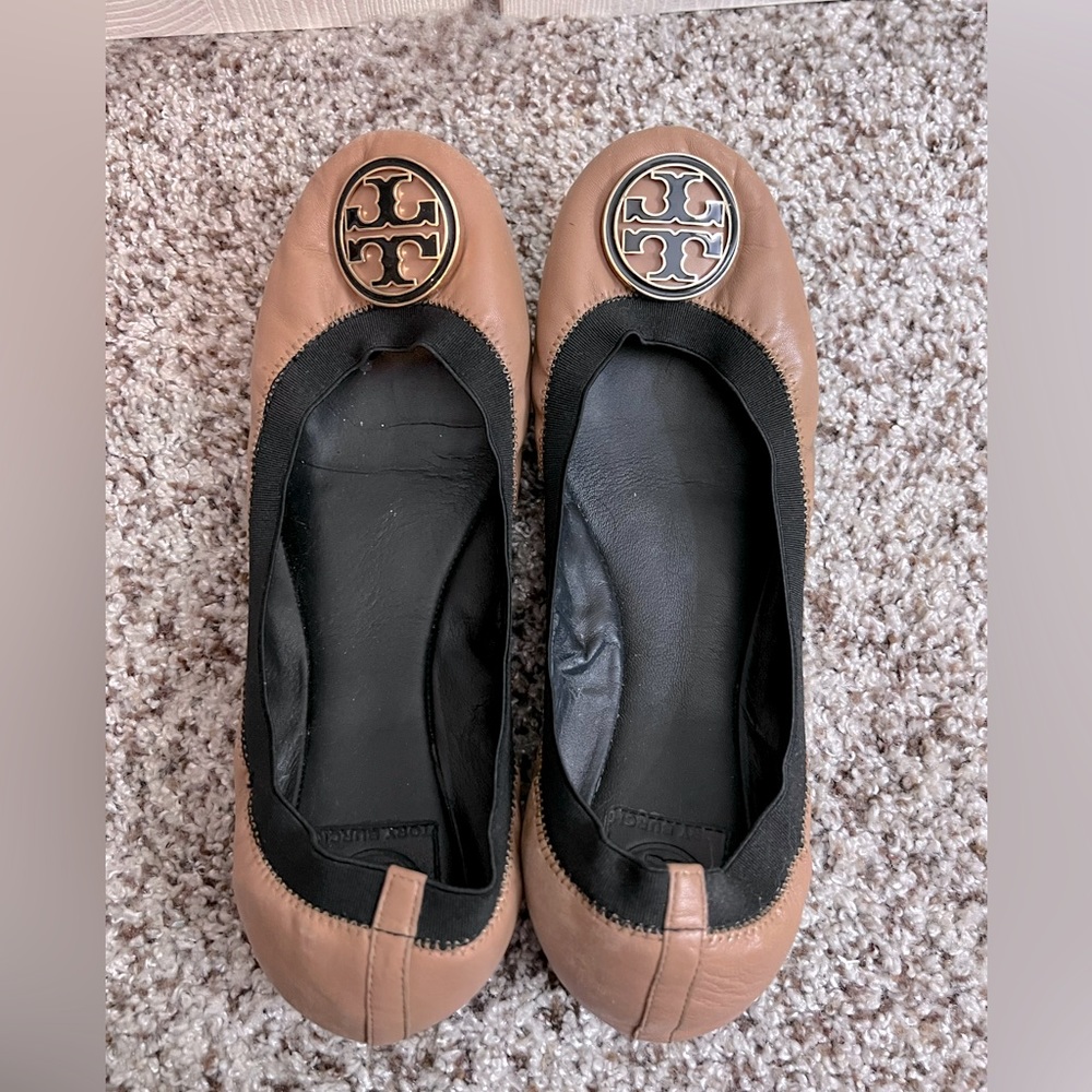 Tory Birch Cognac & Black Flats